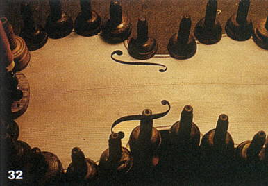 صناعة آلة الكمان Ph3210