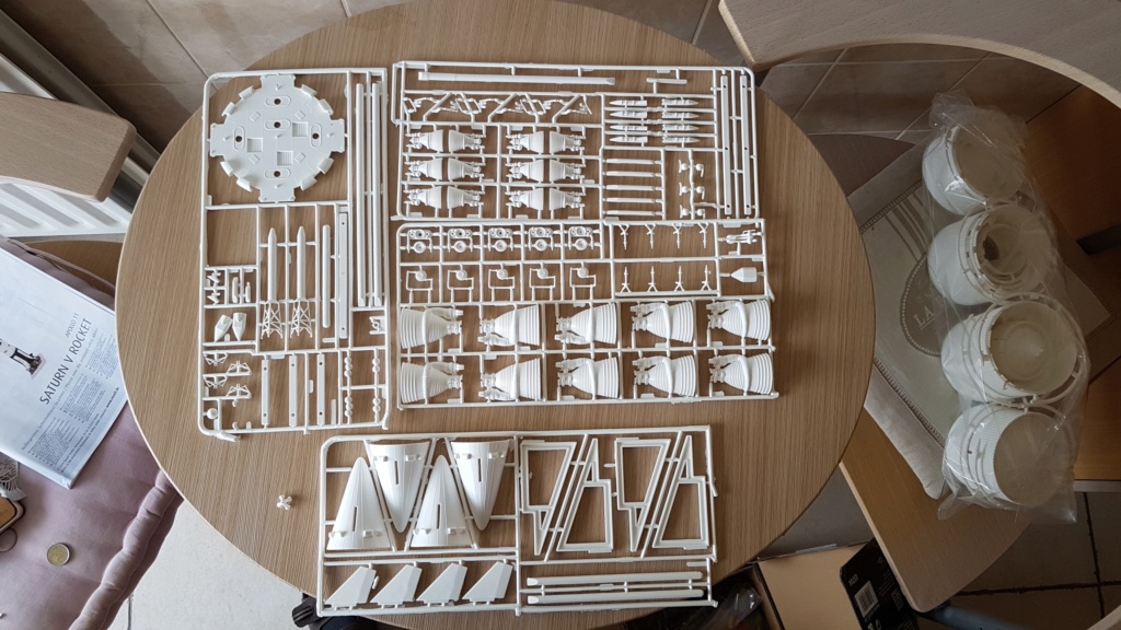 Montage de la fusée Saturn V pour le vol Apollo 11 Rzocep15