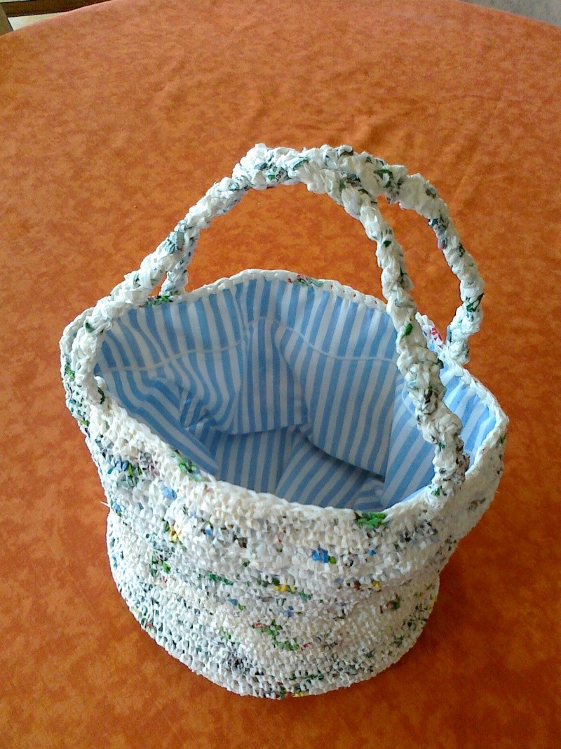 panier en sacs en plastiques crochets 31082010