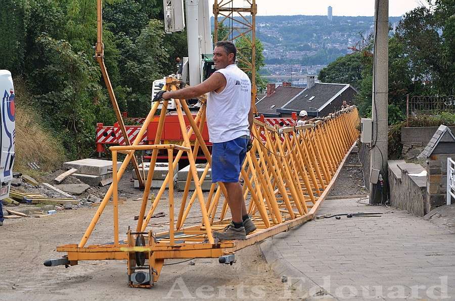 Montage d'une grue à tour Liebherr Dsc_9115