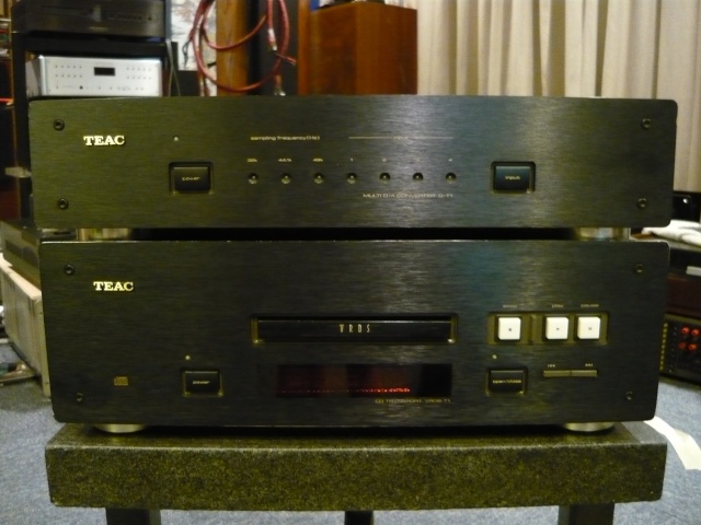 Teac VRDS T1 & DT1 cd transport and dac (used) P1080910