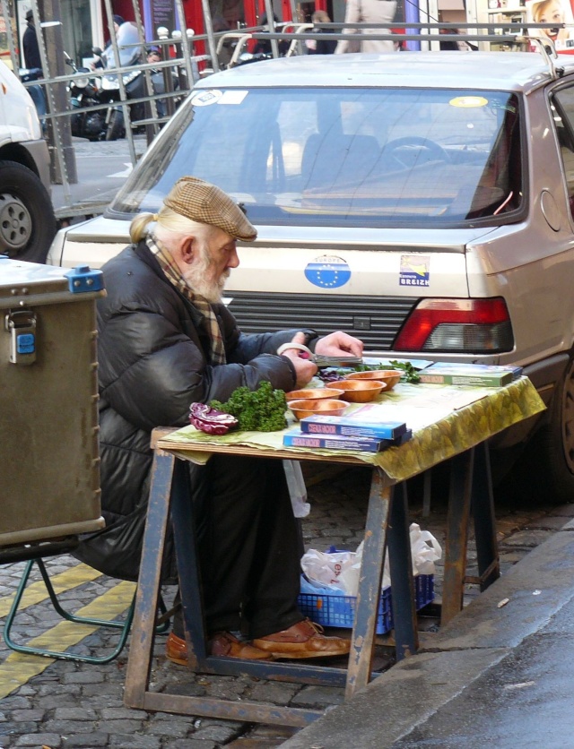 Vendeurs et petits métiers rue Lepic Vieux_10