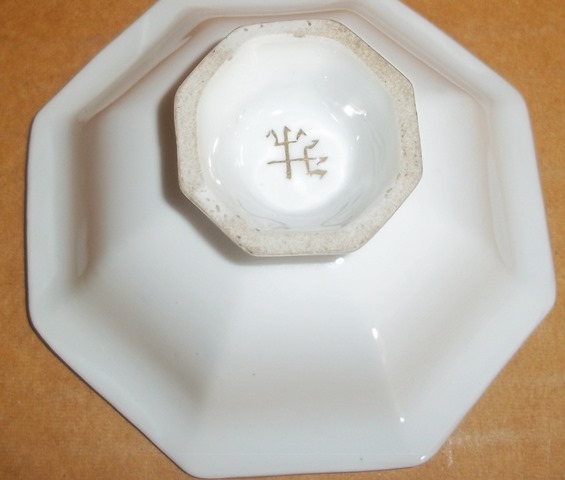 Small octagonal bowl. Cross trident mark. Copy_o21