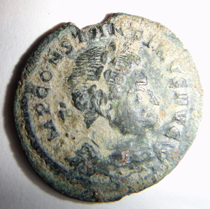 pièce 29 (Résolu, Ae3 Follis réduit Constantin) Dsc02725