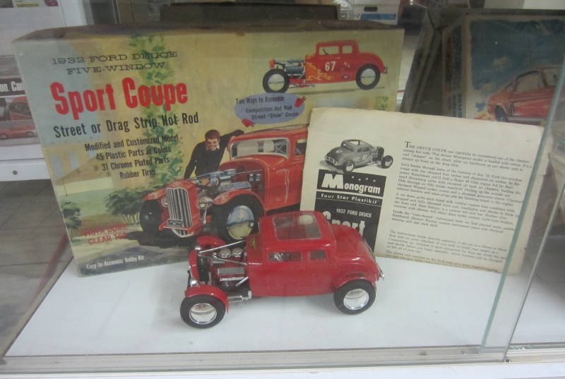 1932 Ford Deuce Five-Window - Sport Coupe - Street or Drag Strip Hot Rod - 1:24 scale - Monogram Photo_16