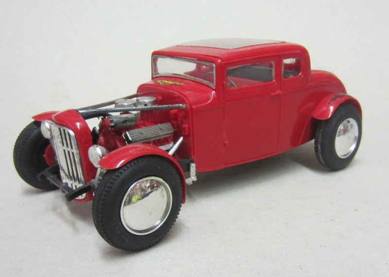 1932 Ford Deuce Five-Window - Sport Coupe - Street or Drag Strip Hot Rod - 1:24 scale - Monogram Photo_17