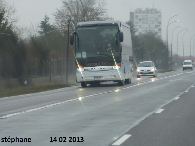  Cars et Bus de la région Champagne Ardennes - Page 4 P1070022