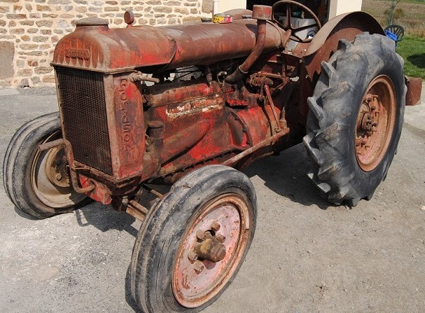 fordson 15-30 peut -etre arromanches? 0000211