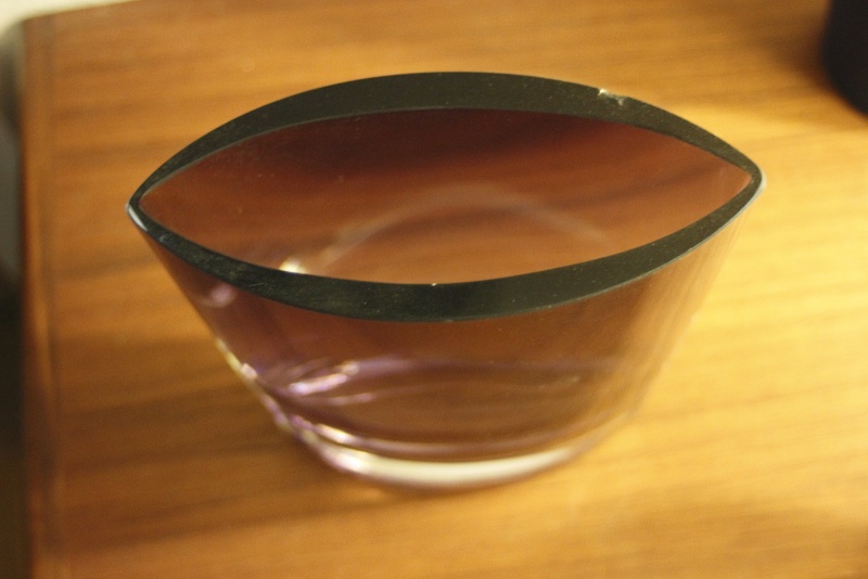 purple modernist glas vase id Id000410