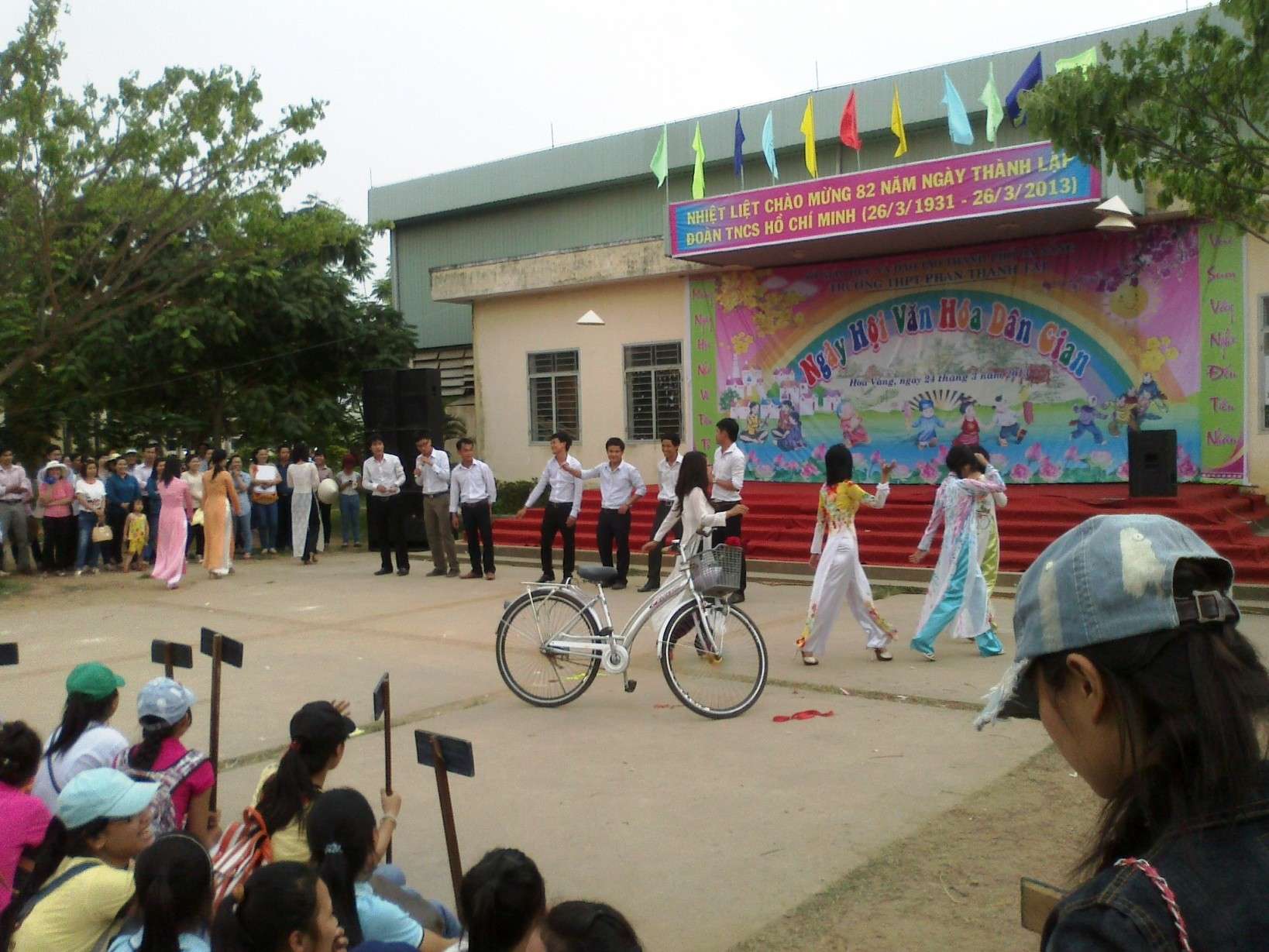 Ngày hội dân gian tại trường THPT Phan Thành Tài 24032013