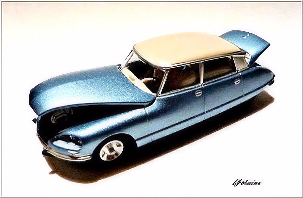 Citroën DS 1965-71 DS 21 "Crystals from Swarovski" by Minialuxe (Blue Metallic & Cream - Coffret Minialuxe - No.54 - Ltd Ed. 1 of 500 - échelle 1:43) Small219