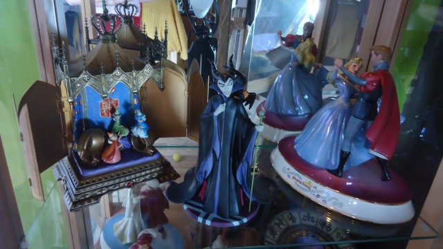 AliceWonderland ma collection :) ma maison :) Dsc04810