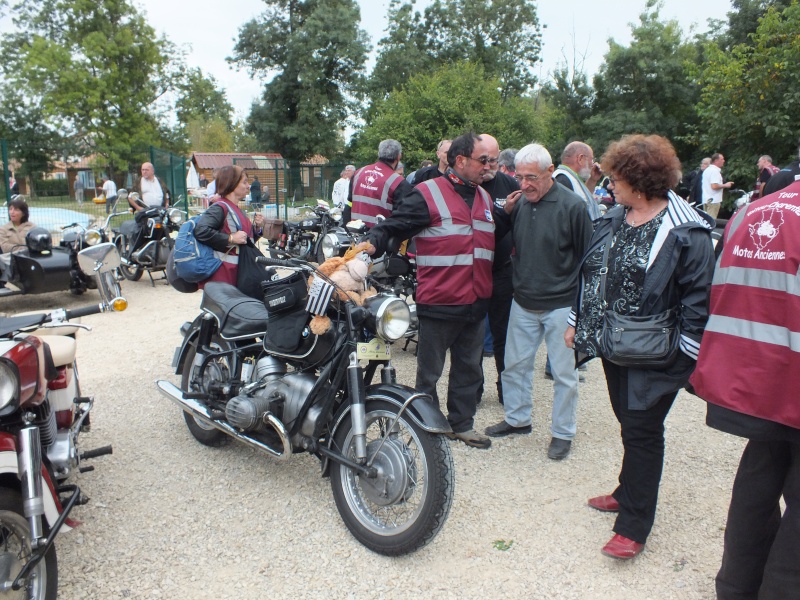 Tour Poitou-Charentes Motos Anciennes 2013 étape Saint-Secondin (86) Dscf0546