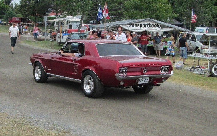 Mustang 1967 et 1968 vue au show de Granby 2013 2013_077