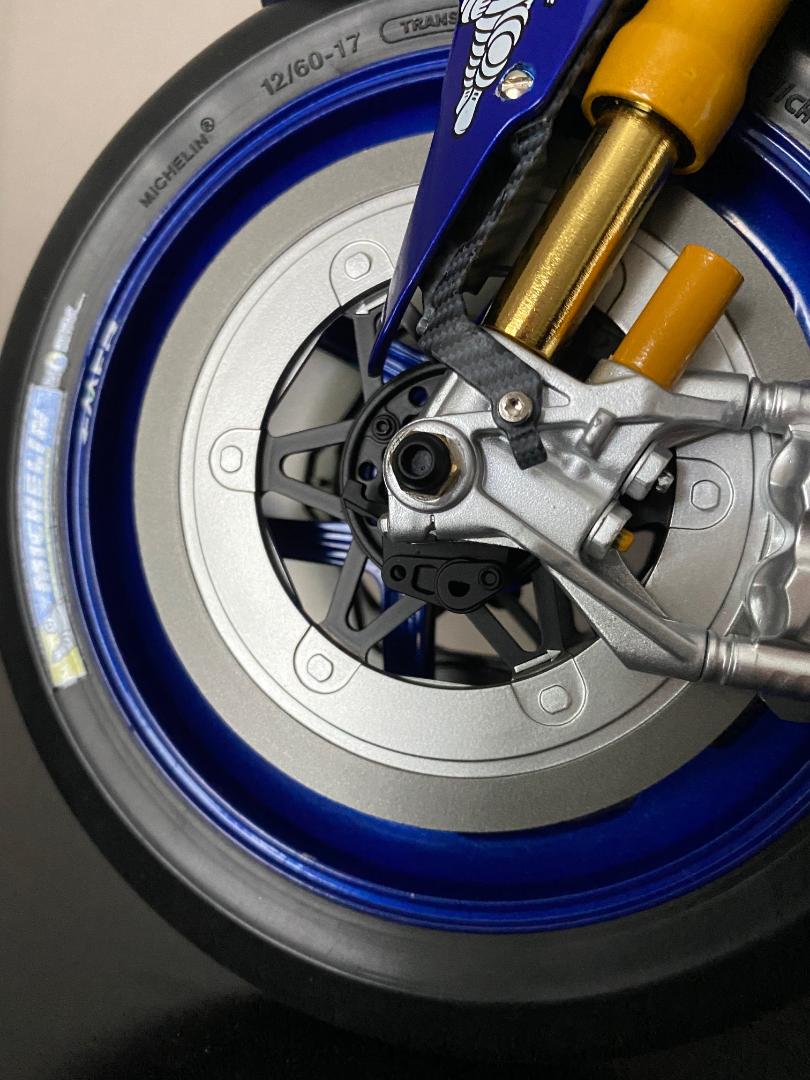 Valentino Rossi's Yamaha YZR M1 in 1:4 von DeAgostini - Seite 5 Bremsl13