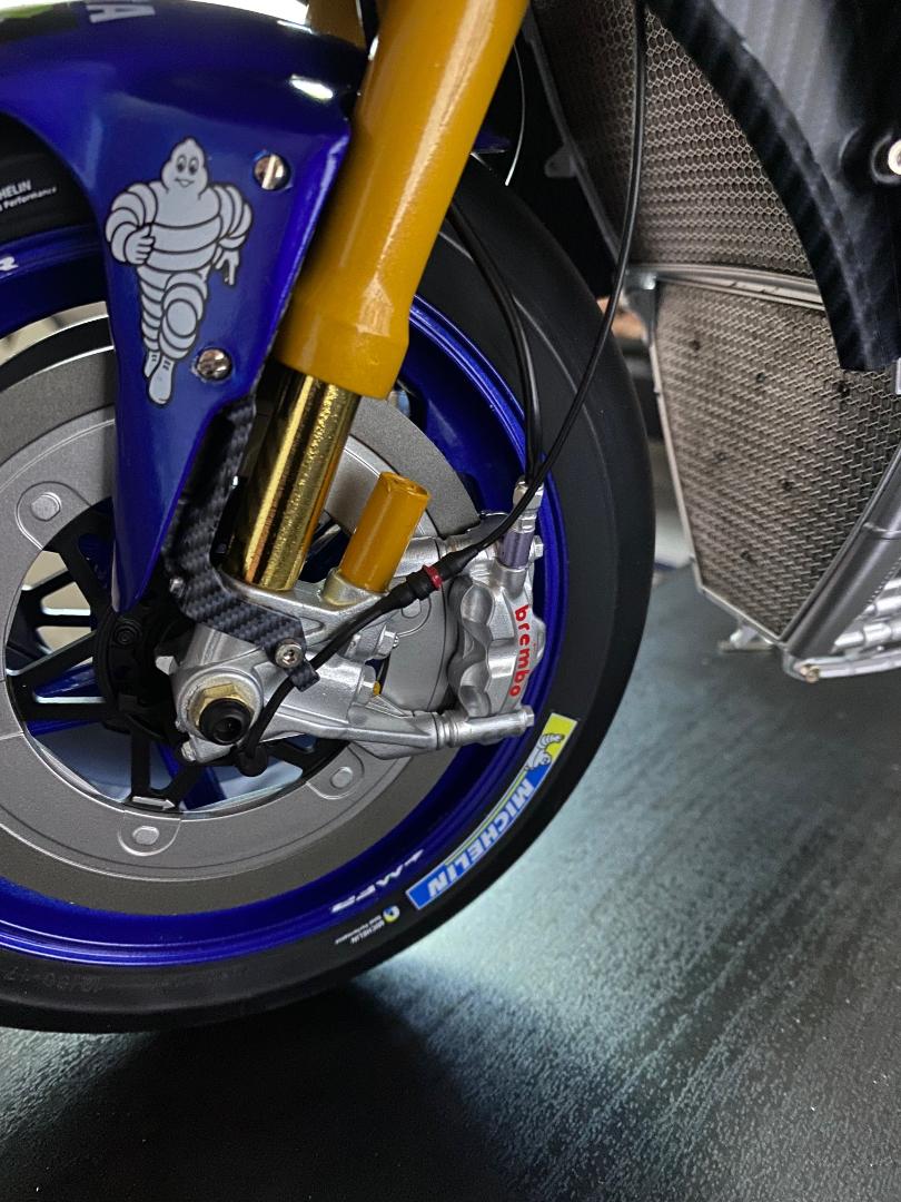 Valentino Rossi's Yamaha YZR M1 in 1:4 von DeAgostini - Seite 5 Bremsl19