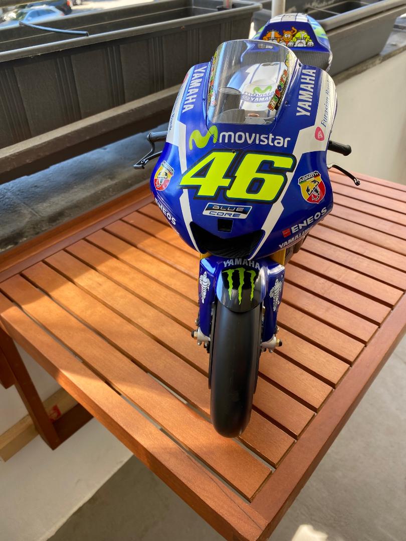 Valentino Rossi's Yamaha YZR M1 in 1:4 von DeAgostini - Seite 5 Feddis11