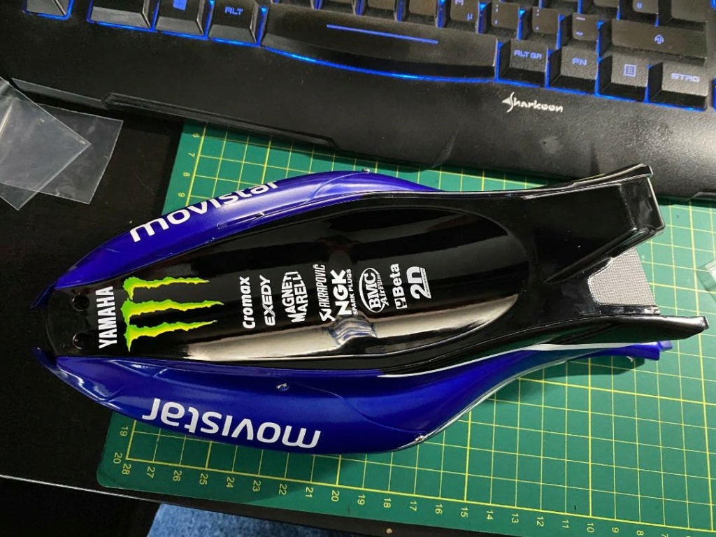 Valentino Rossi's Yamaha YZR M1 in 1:4 von DeAgostini - Seite 5 Heck_116