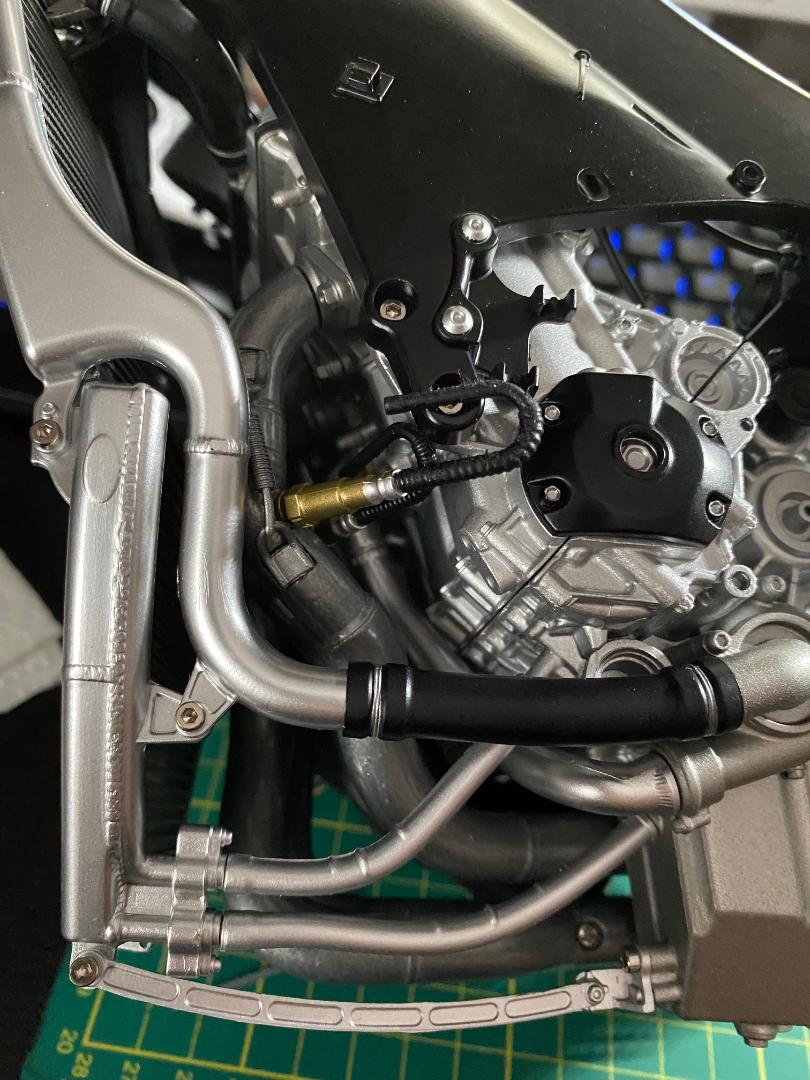 Valentino Rossi's Yamaha YZR M1 in 1:4 von DeAgostini - Seite 3 Lambda19