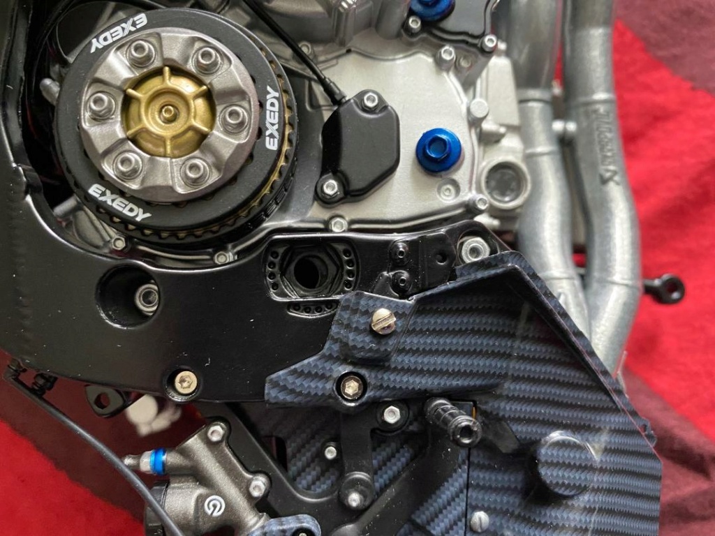 Valentino Rossi's Yamaha YZR M1 in 1:4 von DeAgostini - Seite 4 Mopped13