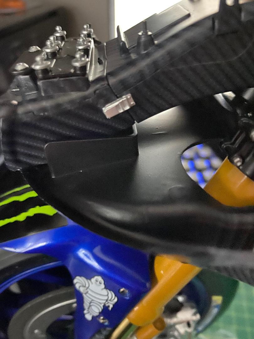 Valentino Rossi's Yamaha YZR M1 in 1:4 von DeAgostini - Seite 4 Mopped42