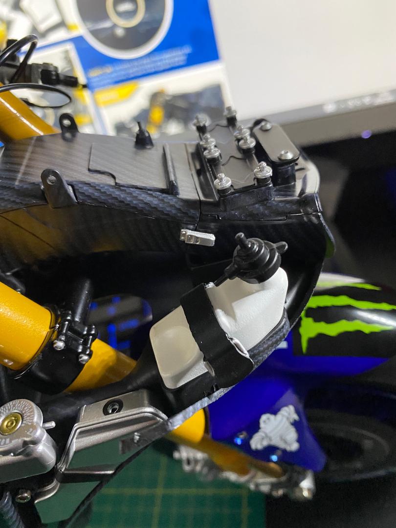 Valentino Rossi's Yamaha YZR M1 in 1:4 von DeAgostini - Seite 4 Mopped43