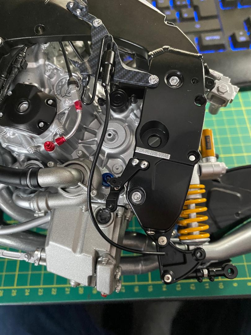 Valentino Rossi's Yamaha YZR M1 in 1:4 von DeAgostini - Seite 3 Schalt18