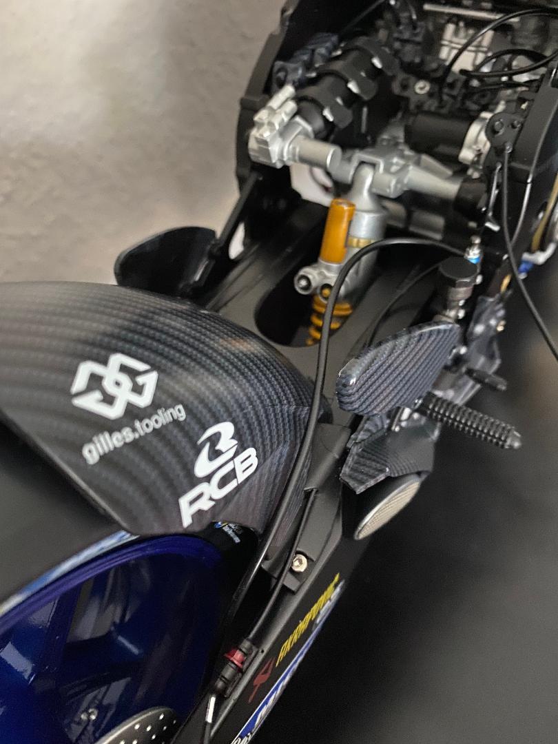 Valentino Rossi's Yamaha YZR M1 in 1:4 von DeAgostini - Seite 4 Sensor22