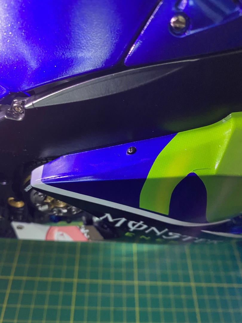 Valentino Rossi's Yamaha YZR M1 in 1:4 von DeAgostini - Seite 5 Verkle15