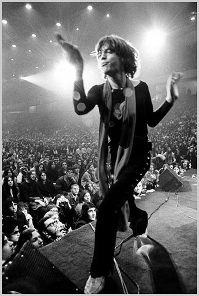 The Rolling Stones - Gimme Shelter - the best version ever. Rollin10