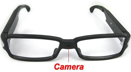 الدار البيضاء: نظارات مزودة بكاميرات دقيقة قادمة من هون كونغ تستنفر مصالح الأمن بالمطار 21220110