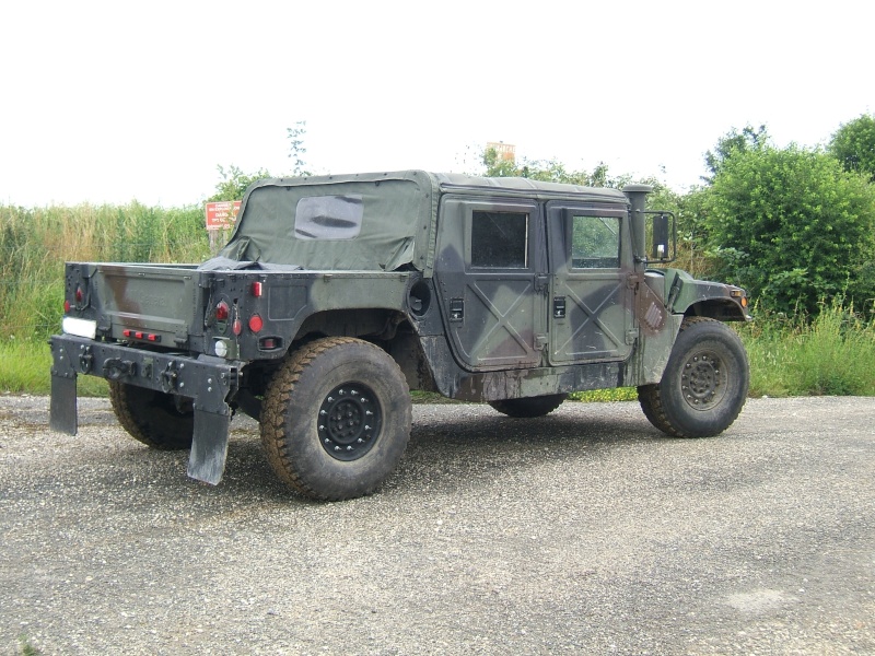 Qui veut le dernier livre illustré sur le HUMVEE encore dispo à cote de chez moi ! Photo_11