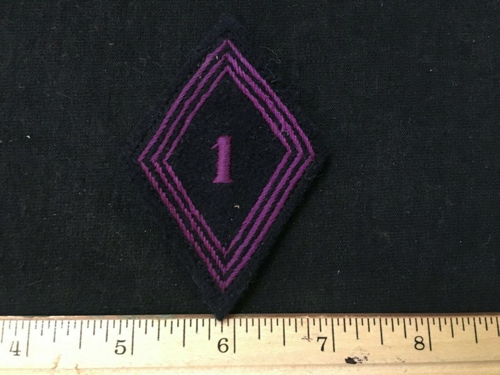 Insigne modèle 45 et insigne gendarmerie 423