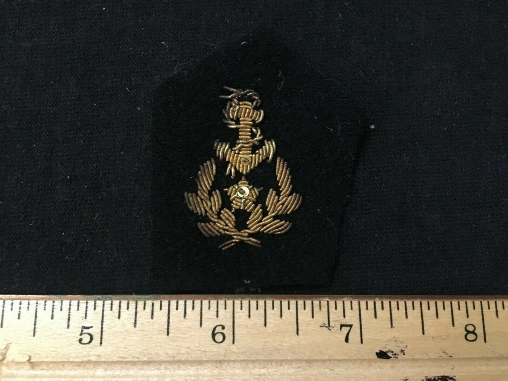 Insigne modèle 45 et insigne gendarmerie 520