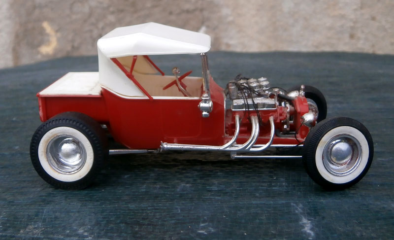 1923 Ford "T" - the Little "T" - Customized street and show rod - 1:24 scale - Monogram P8060031