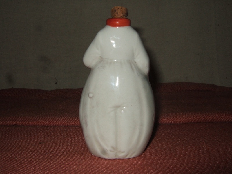 Petite Fiole, bouteille, personnage 1930 en biscuit en forme de personnage hollandais Dscf4728