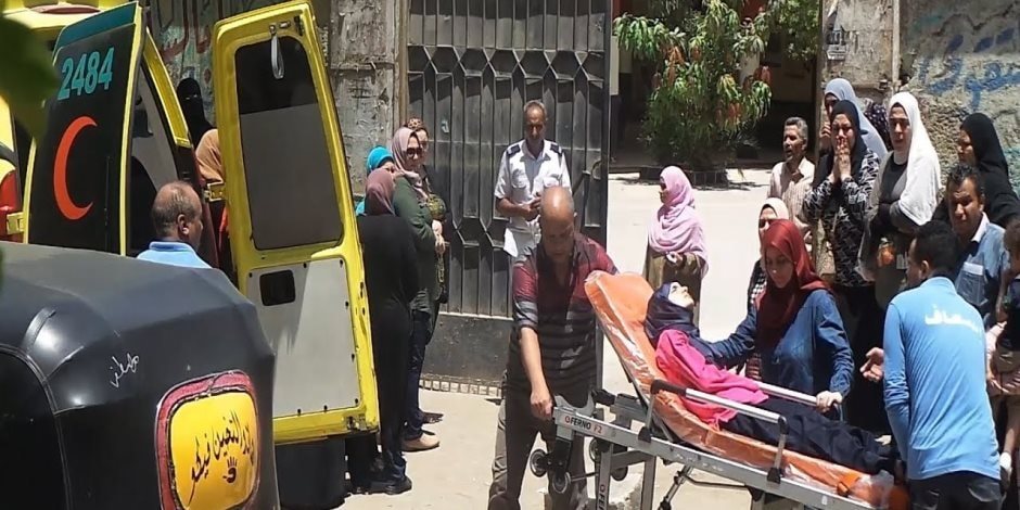 نقل طالبة من داخل لجنة ثانوية لمستشفى المحلة للاشتباه بكورونا  441107
