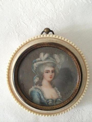 Collection : miniatures de Marie Antoinette et de ses proches - Page 3 Bc22f410