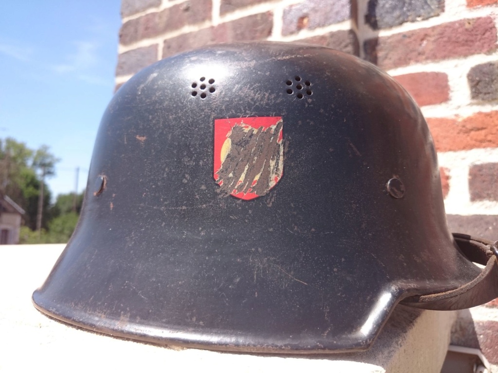 Casque modèle 34 - Feuerschutzpolizeï - Double décals. 318