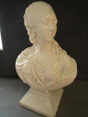 A vendre: bustes de Marie Antoinette? 20179d10