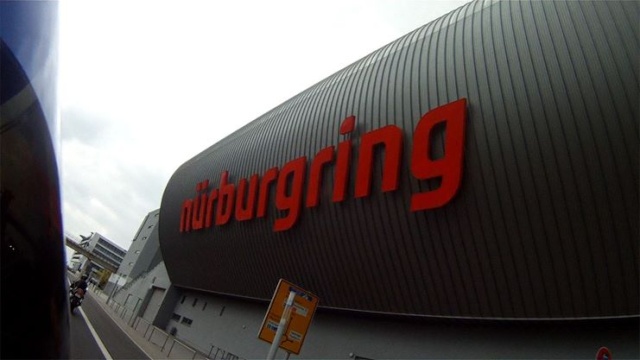 [Nürburgring] Même les allemands attendent les nouveaux riches ! 10265510