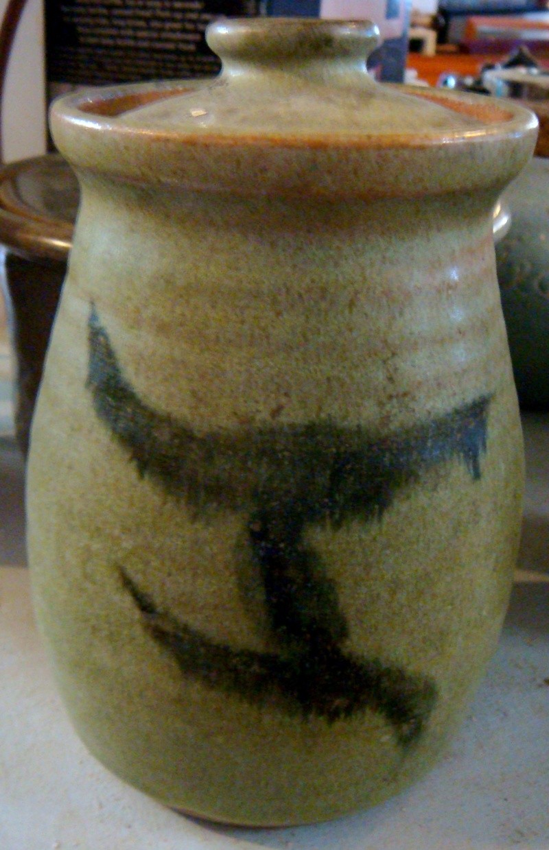 Who made this double marked pot please? Dsc03615
