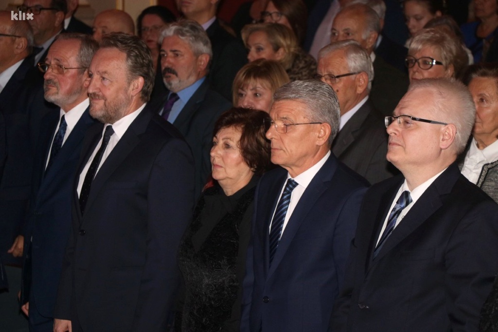 Izuzetna svečanost u povodu dodjele nagrade Isa beg Ishaković Ivi Josipoviću 18112110