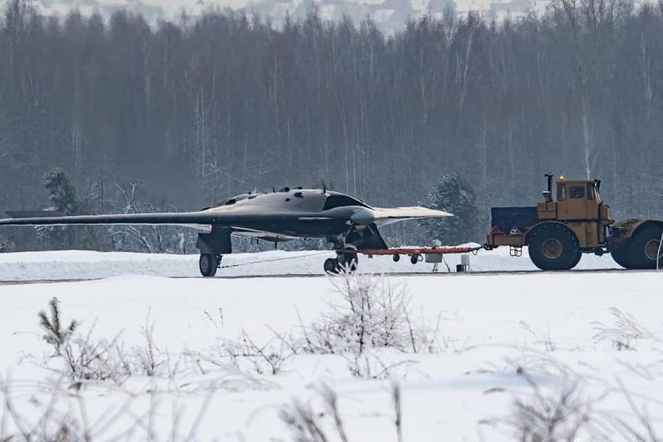 Predstavljen ruski teški dron-lovac 6 generacije Su-70 "Ohotnik" 64655010