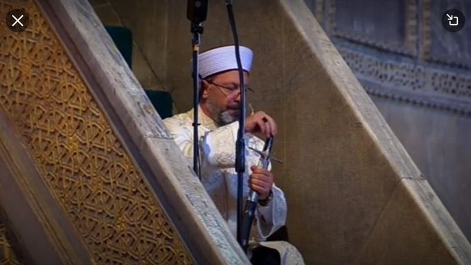 Istanbul: Veliki muftija održao hutbu u Aya Sofiyi sa mačem pobjede u rukama Edr-dp10