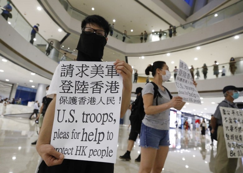 Hong Kong: Prosvjednici traže Američku vojnu intervenciju protiv Kine Ezeqy110