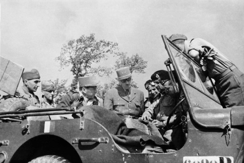Jeep du SCA (cinéma aux armées) D11-0210