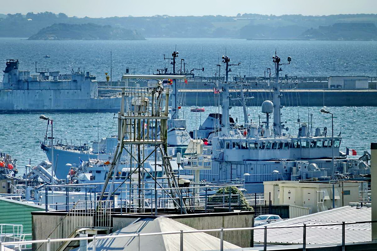 [Les ports militaires de métropole] Port de BREST - TOME 3 - Page 28 _co12942