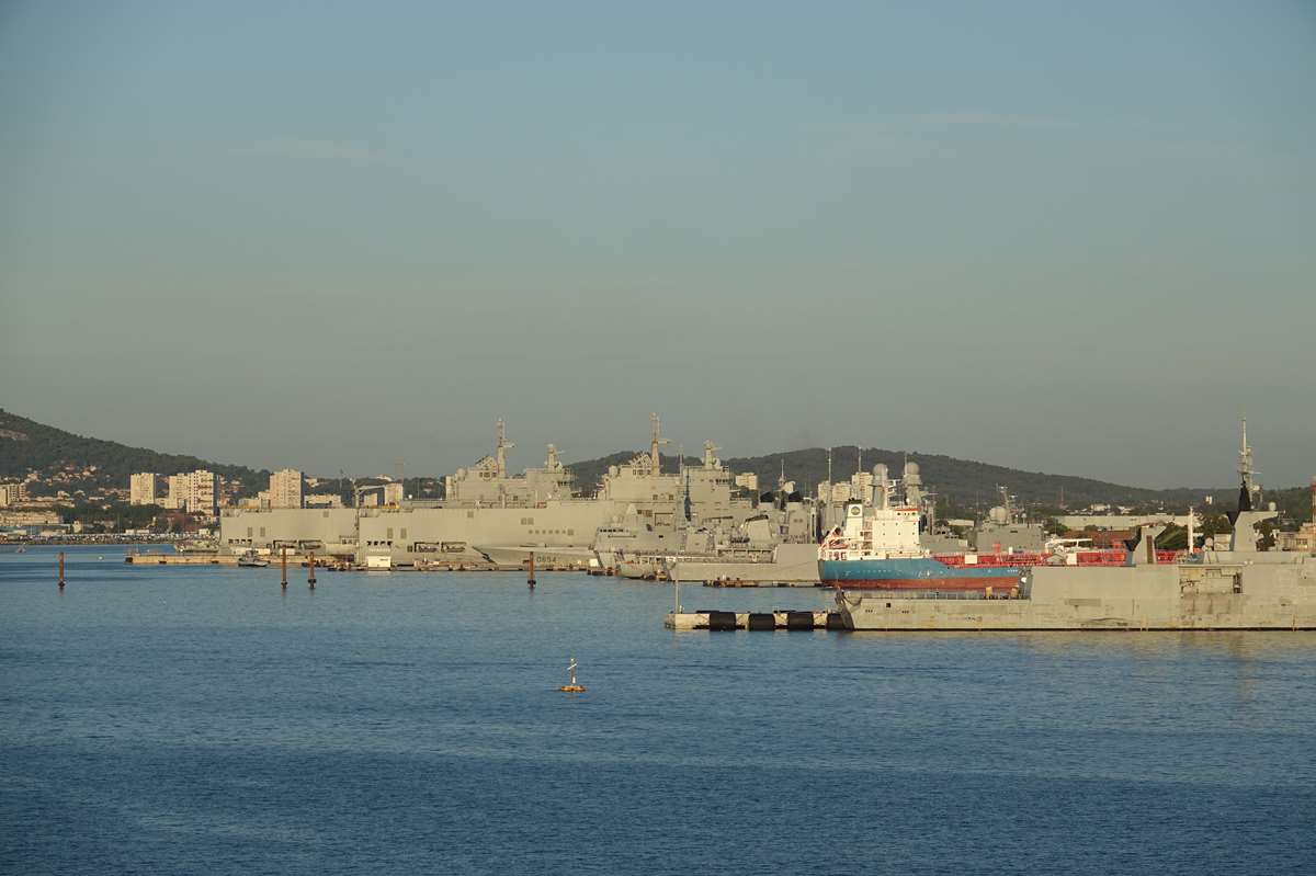 [Les ports militaires de métropole] Port de Toulon - TOME 2 - Page 4 _co13526