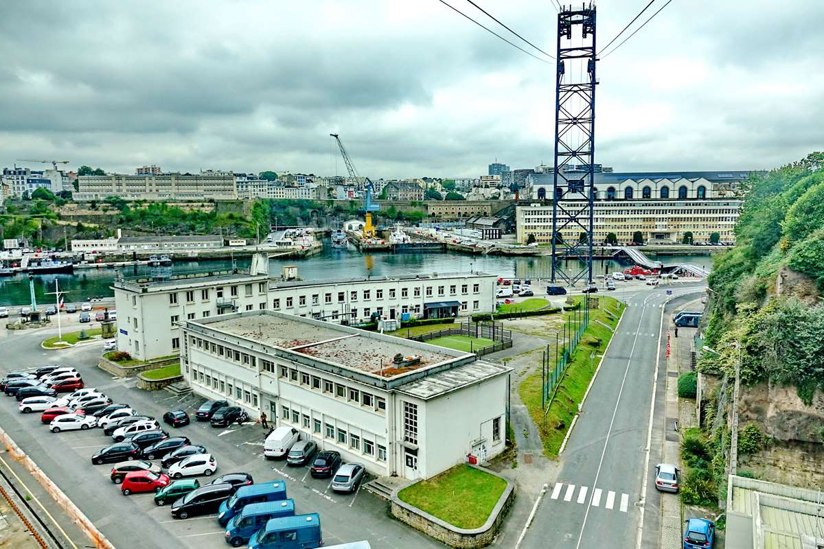 Brest - [Les ports militaires de métropole] Port de BREST - TOME 3 - Page 25 _cop7483